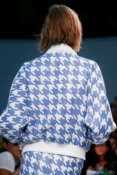 Look 27